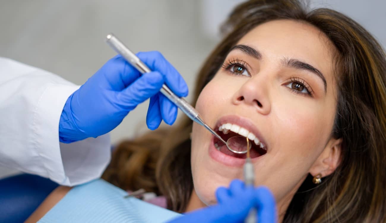 Rage de dents : soulager la douleur avant d’aller chez le dentiste | Clinique dentaire Sana Oris | Paris 8