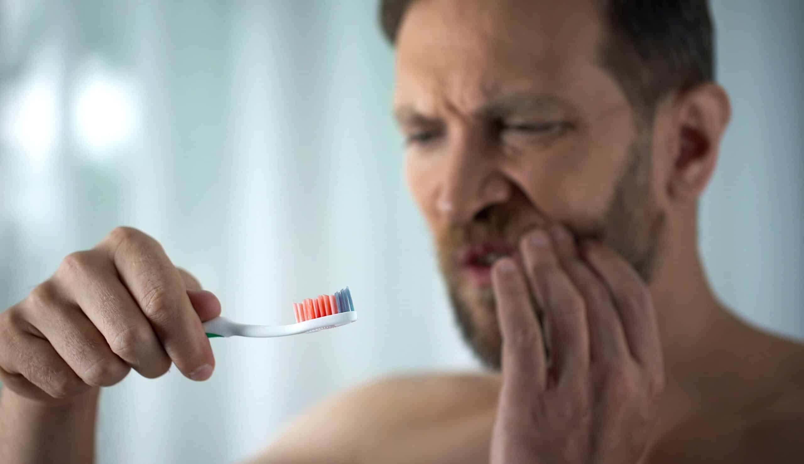 Saignement des gencives : quand s’inquiéter ? | Clinique dentaire Sana Oris | Paris 8