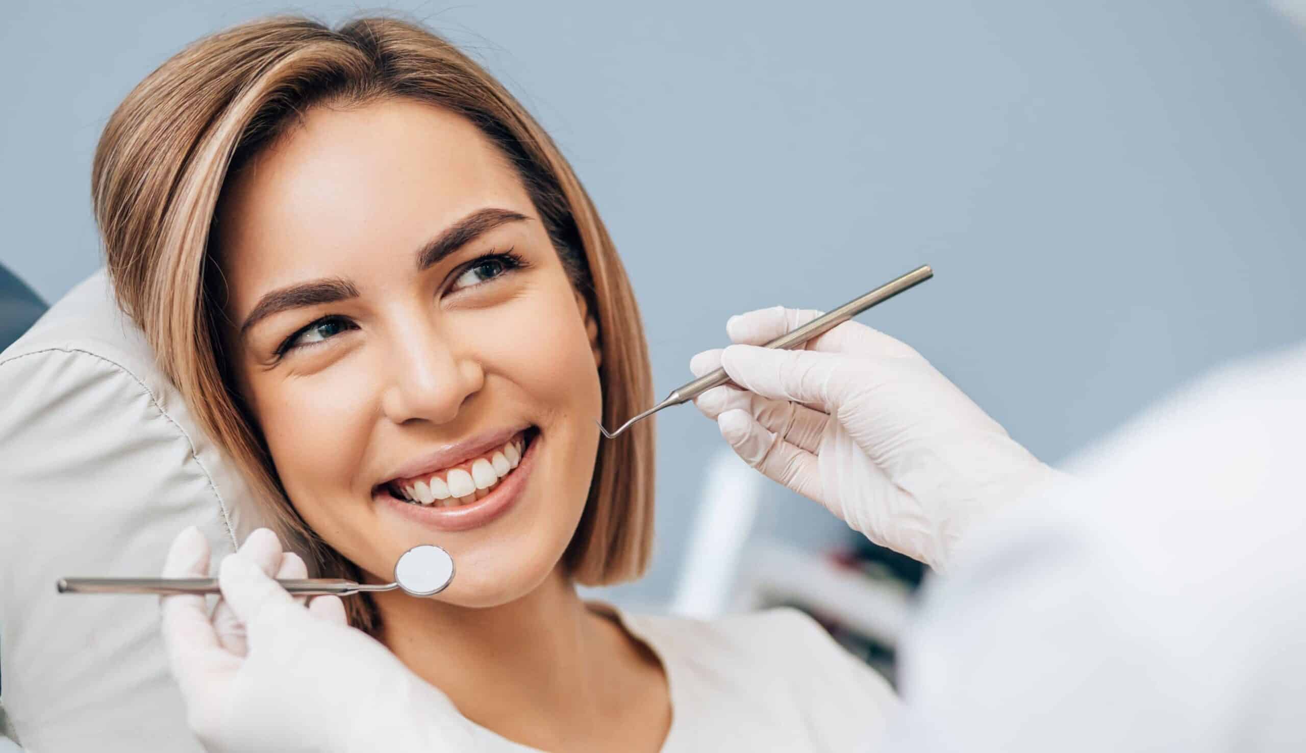 Quelle est l'importance du bilan parodontal avant la pose d'implants dentaires ? | Clinique dentaire Sana Oris | Paris 8