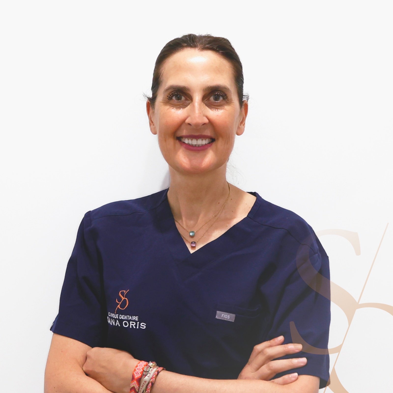 Dr Julie Demoulin Equipe médicale Clinique dentaire Sana Oris du Marais Chirurgiens dentistes Paris 4