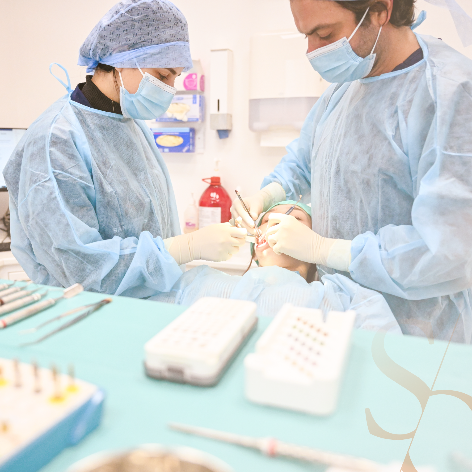 Sinus lift à Paris pour reconstituer l’os avant un implant dentaire