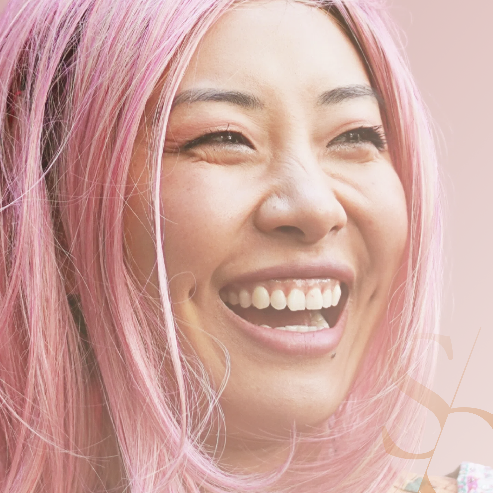 Chirurgie gingivale à Paris pour corriger un excès de gencive visible lors du sourire